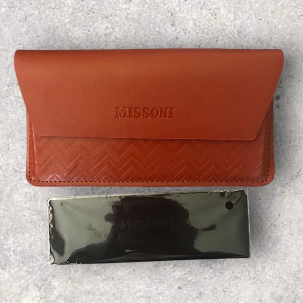 Missoni sunglasses/ eyeglass case with magnetic closure